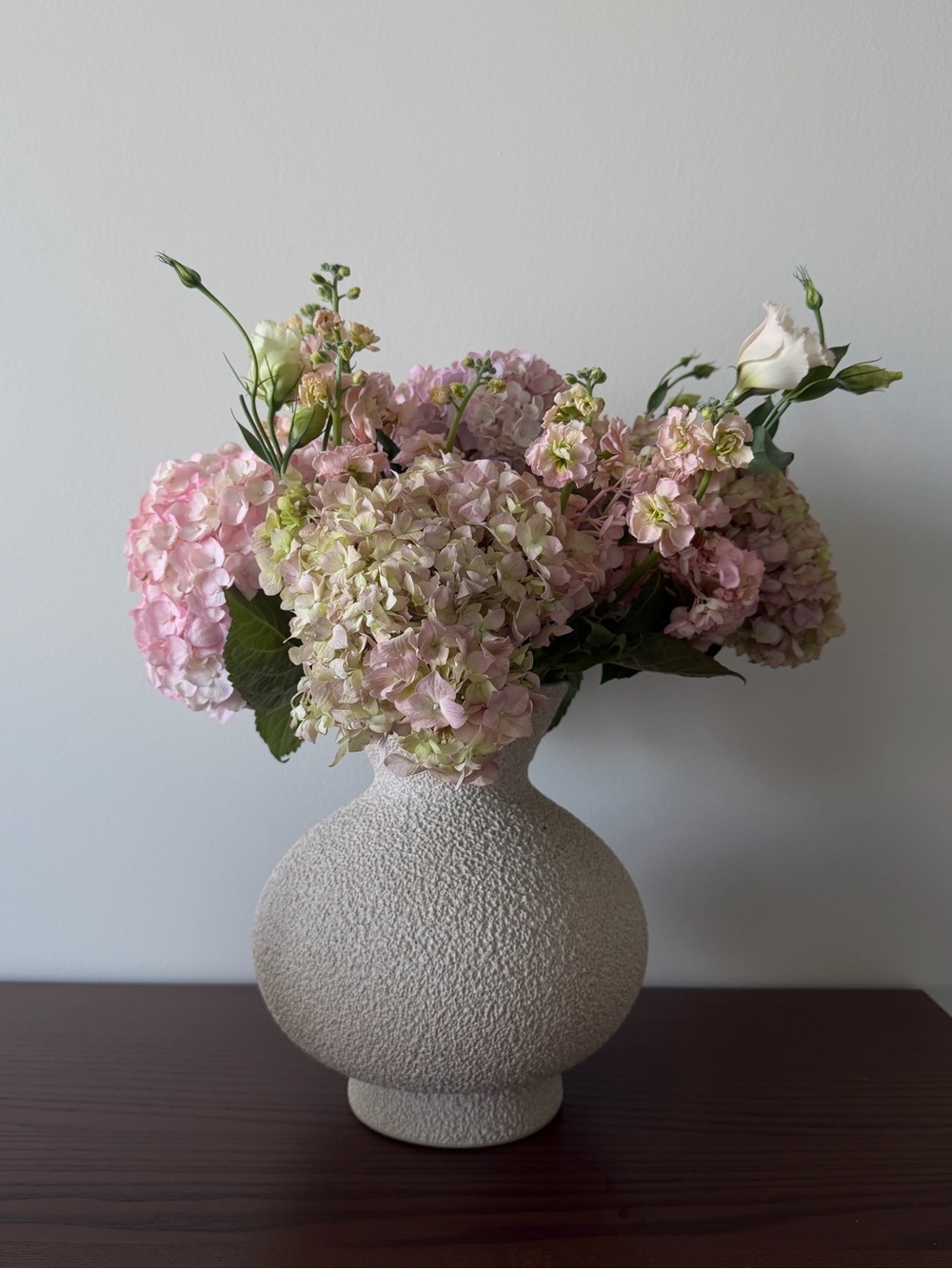 Crate & Barrel vibes Marloe / Marloe Sloane vase in Lava & Bone (Cream)